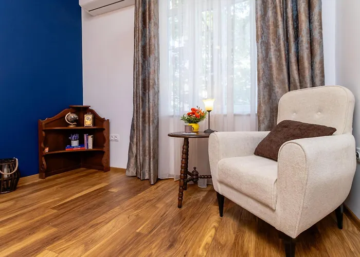 Center Retro Chic Kapana 2-bed Апартамент *