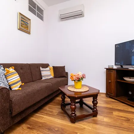 Center Retro Chic Kapana 2-bed Apartment *